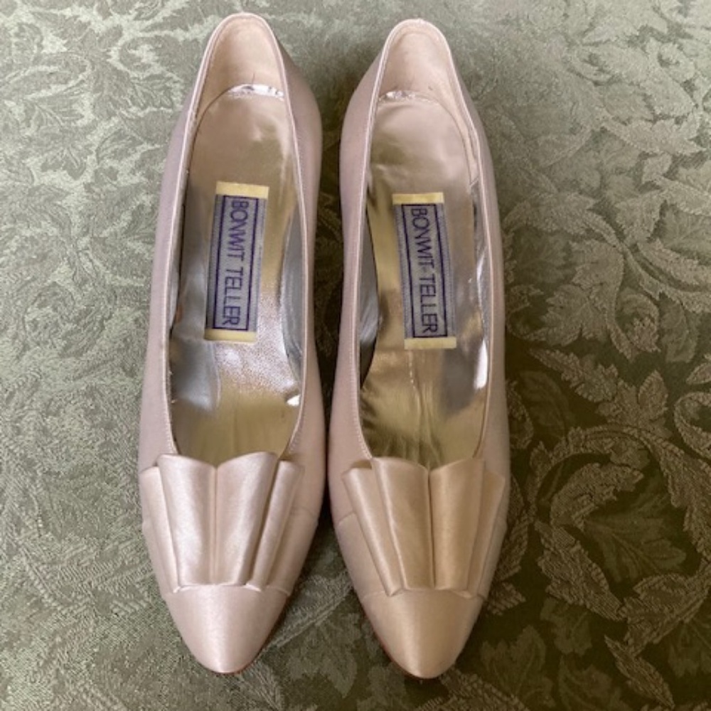 Bonwit Teller Ivory Satin Kitten Heels ~New~